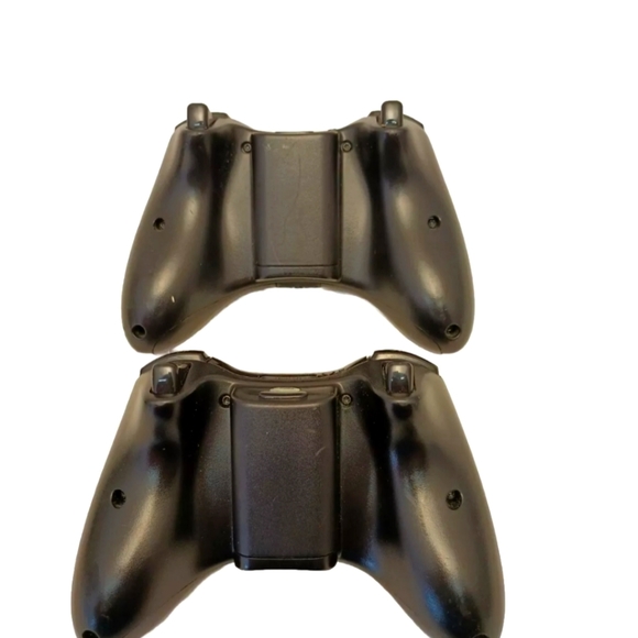 Lot of 2 Microsoft Xbox 360 Wireless Controllers Black - Picture 4 of 6